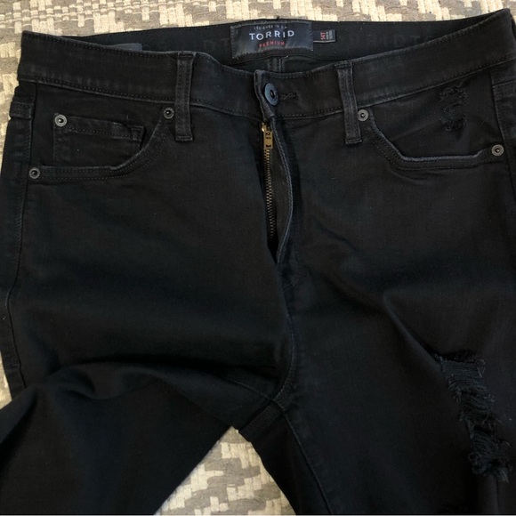 Torrid premium sky high skinny distressed jeans size 14T - Picture 8 of 12